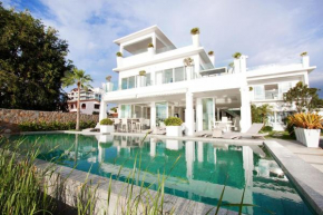  Villa 7th Heaven Beach Front  Паттайя
